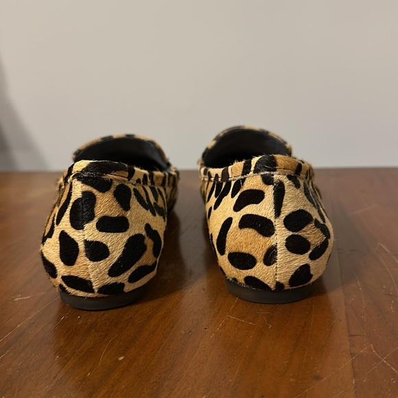 Me Too Audra loafer, genuine calf hair, tan large print jaguar, 7, NWT - Picture 3 of 7